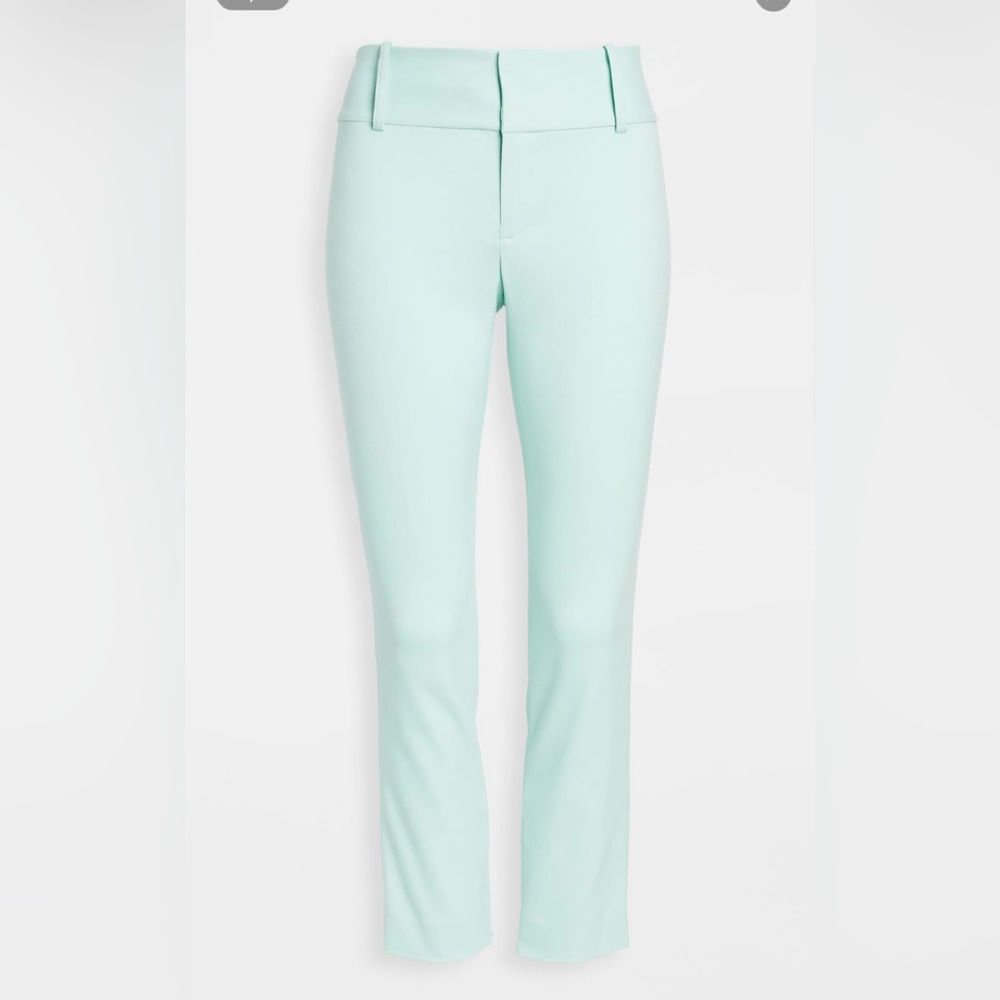 Alice and olivia NWT size 6 pants. 
Sold out!!!